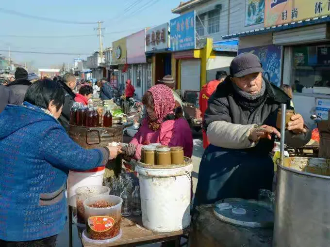 鸡山村大集图片