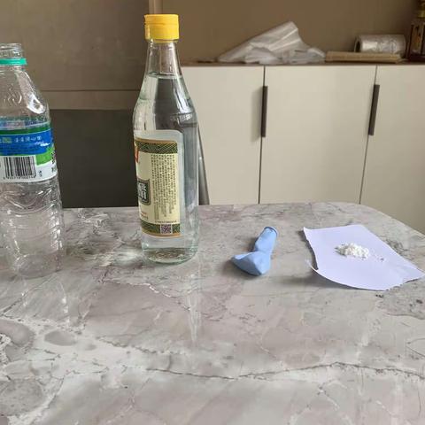 生气的瓶子，一（6）班陈亦乐