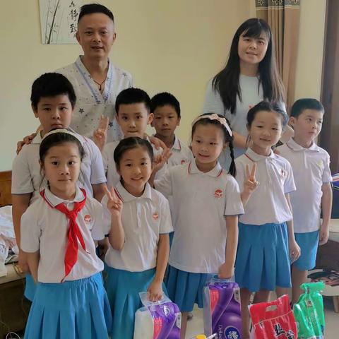 清水塘第二小学   二年级一班   雏鹰小队——看望老党员瞿顺梅奶奶