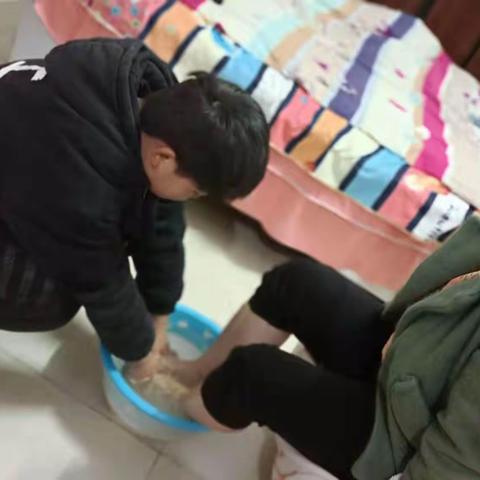 学会感恩，孝顺父母。——长葛市第十一初级中学七年级十二班