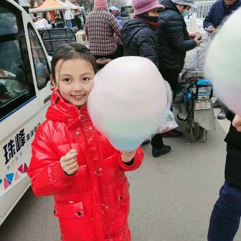 漫长的学期结束，迎来了每个学生都盼望已久的寒假，不长不短的寒假生活，总会让我们收获什么，感受什么。