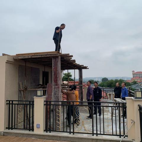 坚决遏制新增“两违”，落实“两违”整治常态化