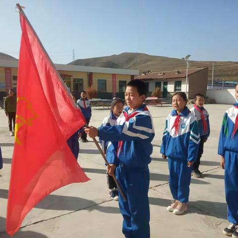 “传承红色基因 争做新时代好队员”月牙湾小学开展新队员入队仪式