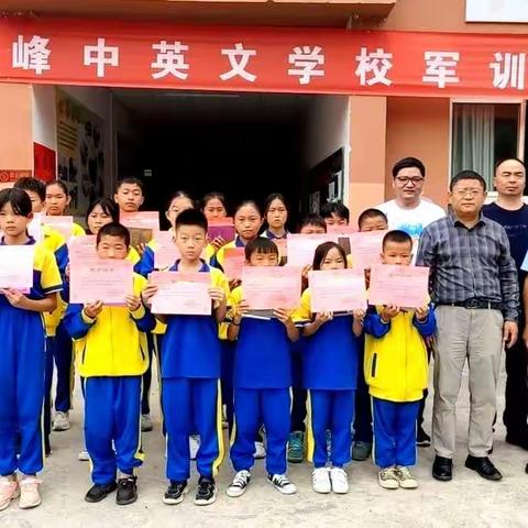 关岭自治县文峰中英文学校“迎国庆”英语书法比赛颁奖典礼