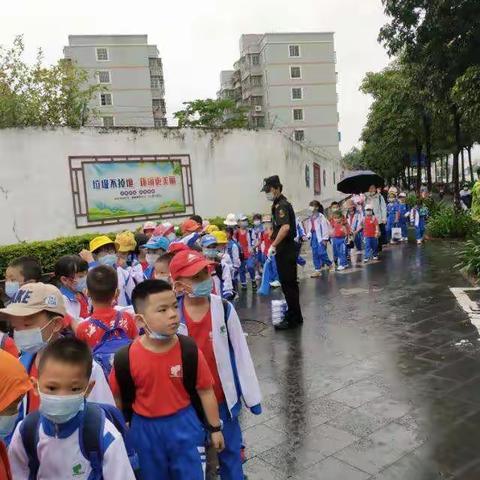 踏叶知秋，随风而行，海南子校一年（5）班的秋游之旅