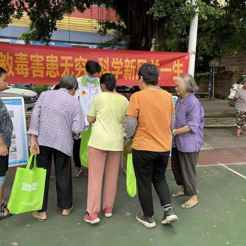 朝阳第一社区开展反邪教宣传进社区活动