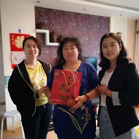 中秋暖人心，月饼传真情——金波园社区开展中秋慰问活动