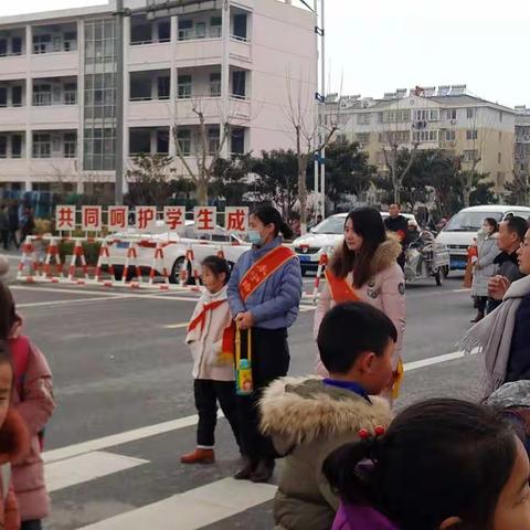 二（10）班的最美志愿者