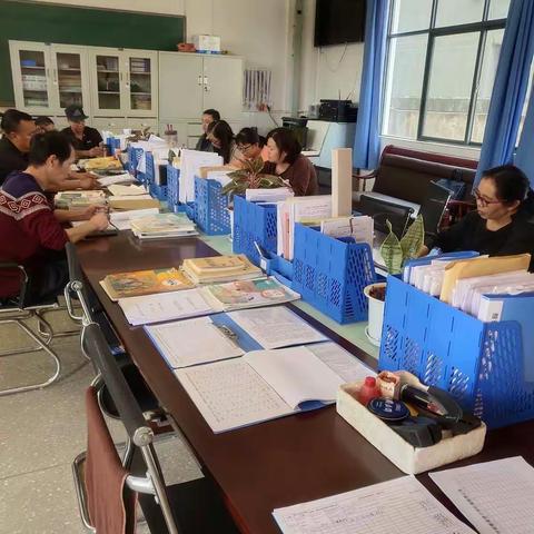 河西中心小学教务处到谭家营教学点开展教学常规检查
