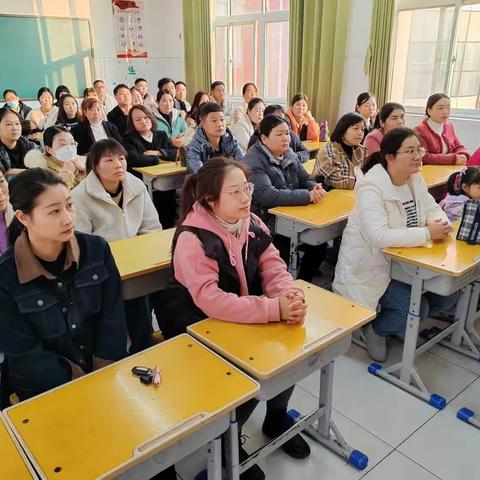 家校共育，共同成长一八班家长会