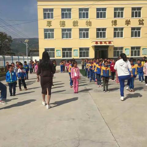 我运动、我快乐--红堡镇中心小学大课间活动报道