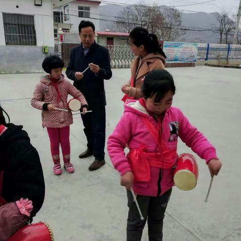 在快乐中成长-红堡镇中心小学四年级社团活动。