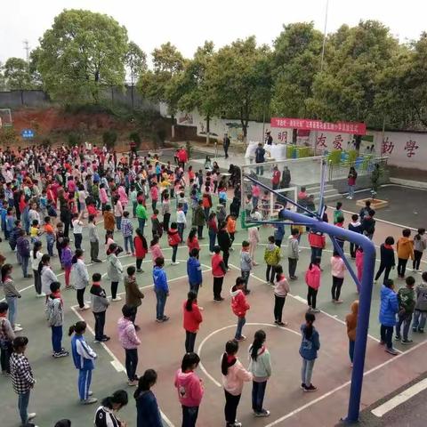 运动传递正能量，满满爱心无限闪——五洲小学 奔跑吧兄弟“跑鞋计划”及爱心书包发放