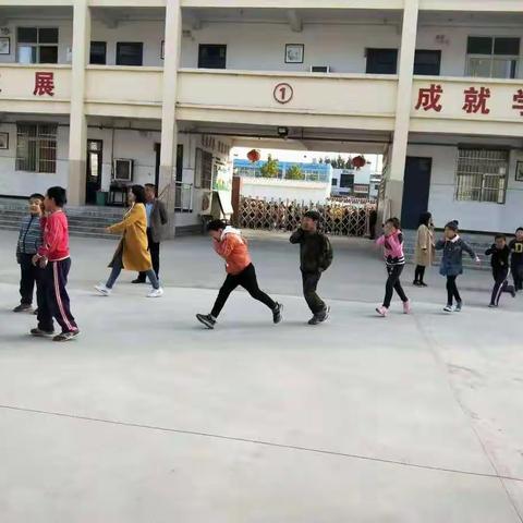 平乐中心小学安全演练