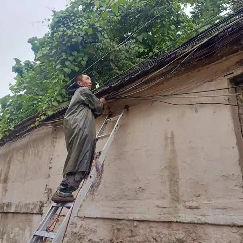 城东街道新泰山社区小区巡查纪实