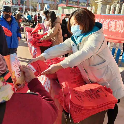 以习近平法治思想为指引 坚定不移走中国特色社会主义法治道路——新区法宣办积极组织开展“12.4”宪法宣传活动
