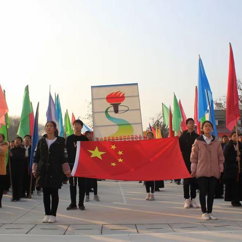 看，运动场上的杨中健儿！