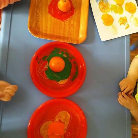 太磷幼儿园托一班周三创意美术――《水果缤纷》