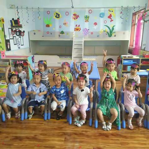 太磷幼儿园托一班周三创意美术――《花环》