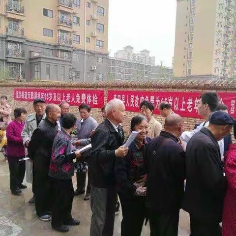 蓝关街道天鹅湖社区为辖区老人免费体检