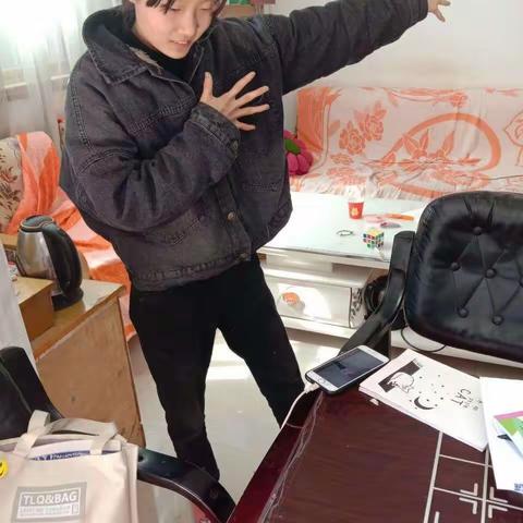 “凝心聚力，精彩绽放”——疫情期间音体美不打烊