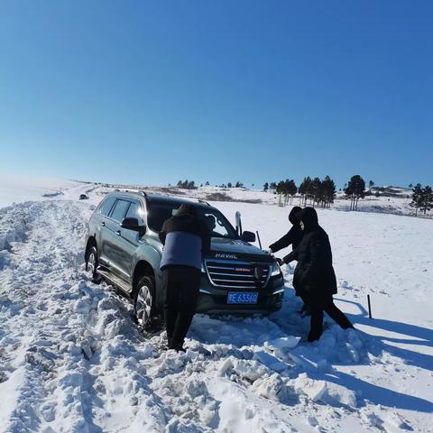 他们顶风冒雪,只为让您信号满格