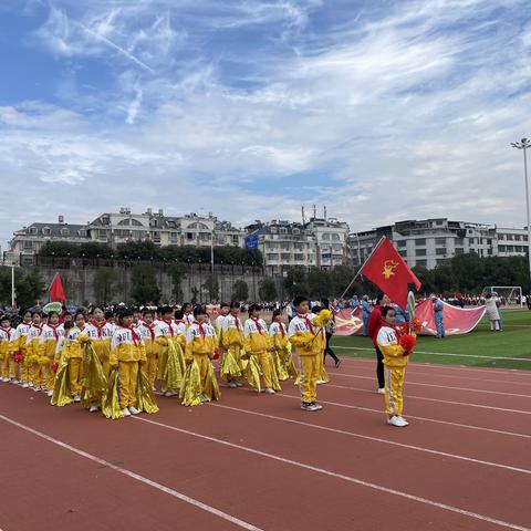 “助力冬奥阳光健体 强国有我请党放心”实小龙江校区第44届田径运动会暨第18届趣味亲子运动会--四年级五班