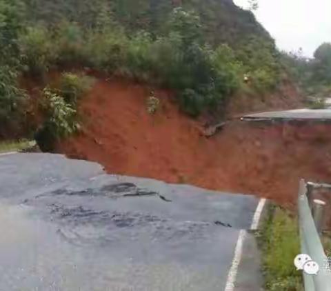 【突发事件】大雨造成崇义至大余葛坳公路塌方，请车辆绕行