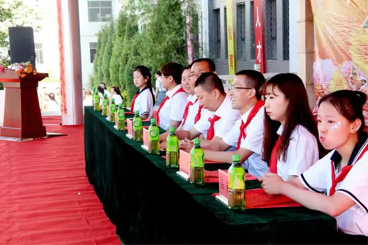 "怀仁九小西校区"2018届毕业典礼暨"六一"文艺汇演