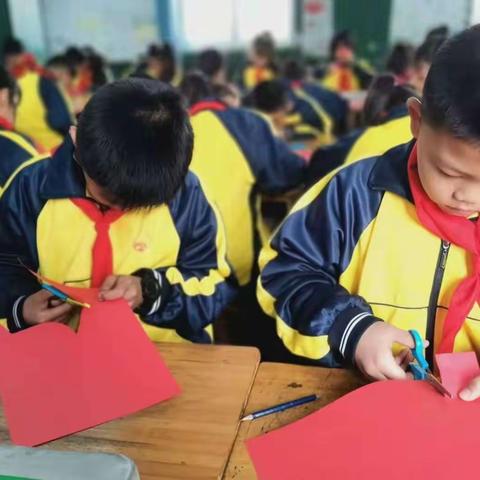 三尺讲台显竞技 优课评比展风采 ——中心小学开展校级优质课评选活动