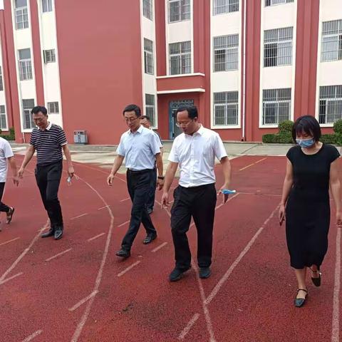 关注校园建设，心系教育发展——邹城市教体局、唐村镇党委政府各级领导莅临我校调研暑期校园建设工作