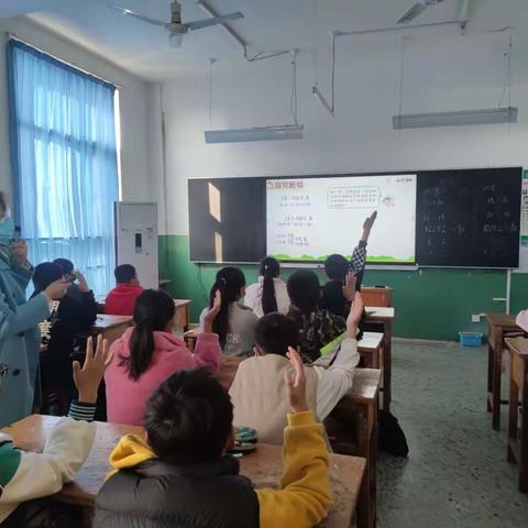 智慧黑板进校园，农村娃娃笑开颜