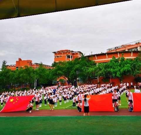 “红色旗帜，代代相传”——2020年春德阳外国语小学一年级“拥抱祖国，创造未来”入队仪式