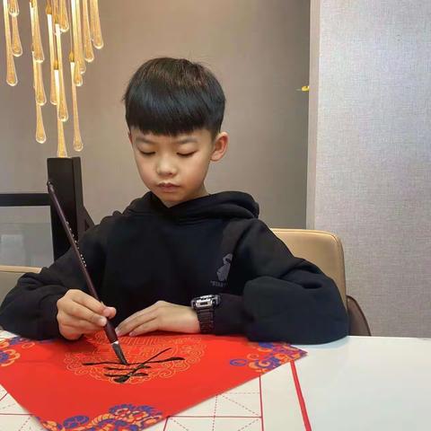 书笔墨纸砚  展文化自信