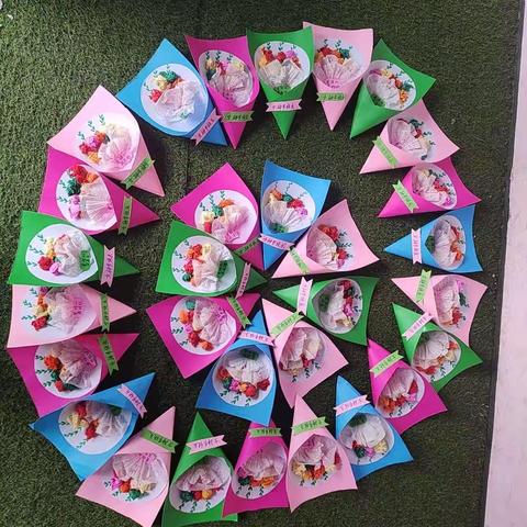 中二班群体宝贝👧👶祝妈妈&奶奶&姥姥女神节快乐💄💍(✪▽✪)