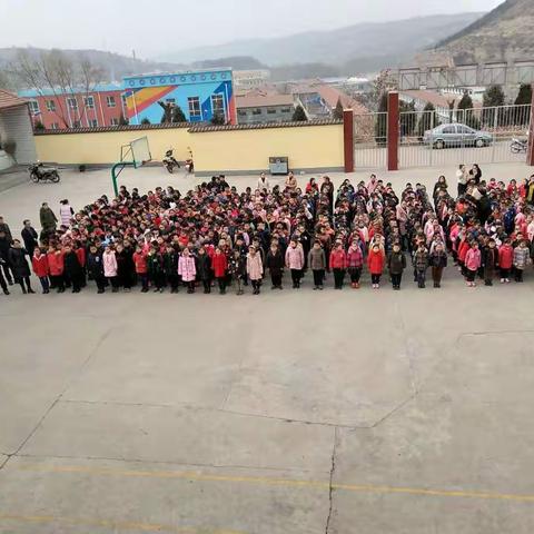 洪水小学开展2018年春季消防疏散演练活动