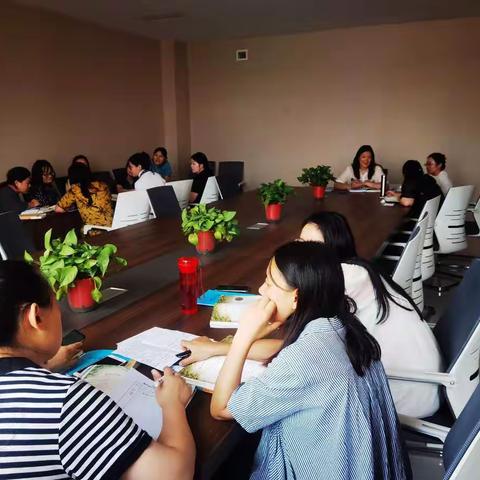 践行新理念  打造新课堂—记盛能湖校区语文学科“学课标 用课标”教研活动