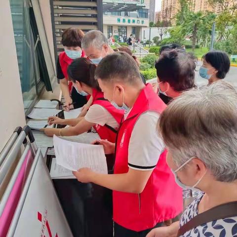 我为群众办实事—石家社区第二期专车接送打疫苗，贴心服务暖人心