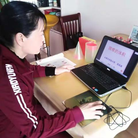 小荷才露尖尖尖角  ,            早有蜻蜓立上头——六年级一二班线上教与学足迹