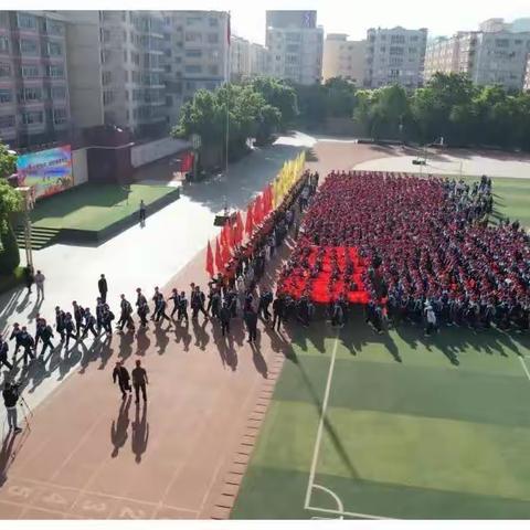 少年奋进追梦路   歌啸青春励志行——临洮中学高二年级27华里远足活动