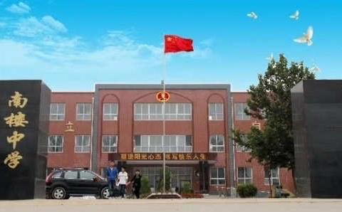 技术赋能 助力提升----南楼乡中学录播教室精彩纷呈