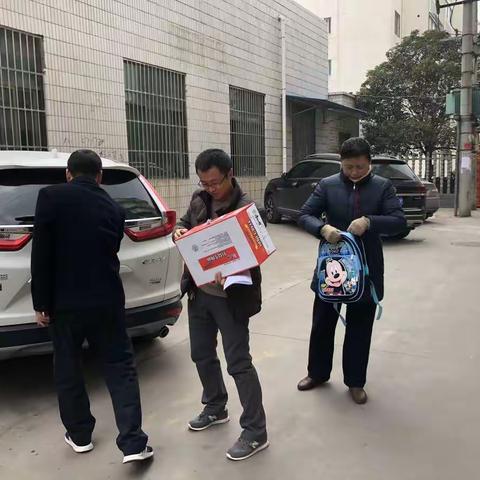 麦积区区府路小学“送教上门”——慰问残疾儿童