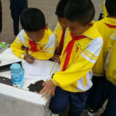 【课程育人】“弘扬革命精神、传承爱国情怀”――芒市四小向阳六中队（先锋、超越、快乐）小组德育主题实践活动