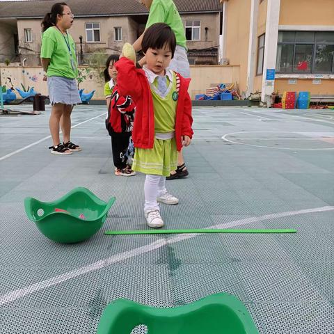 “在蓝天下成长”艾乐幼儿园kbb1