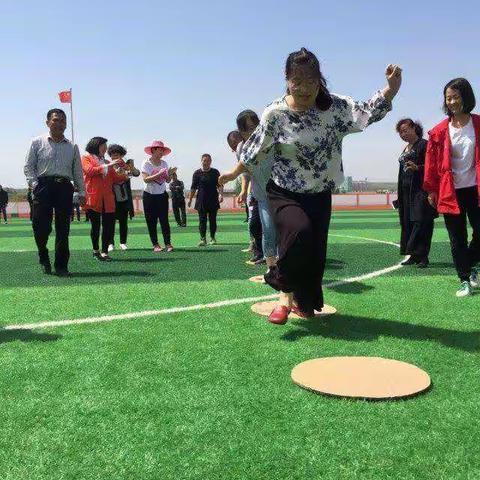 缤纷五月，让心飞翔——莱阳市万第中学心理沙龙活动