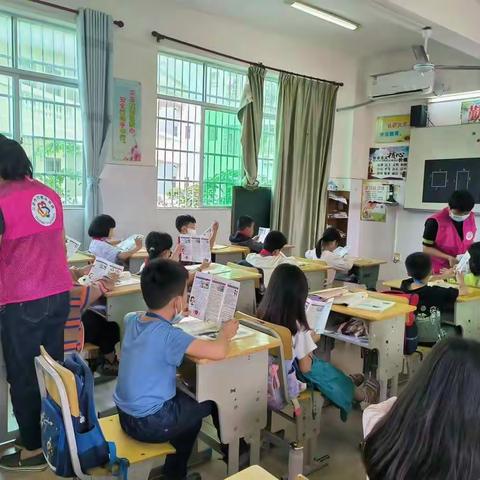 龙港社区开展“未成年人保护暨防溺水”安全宣传活动