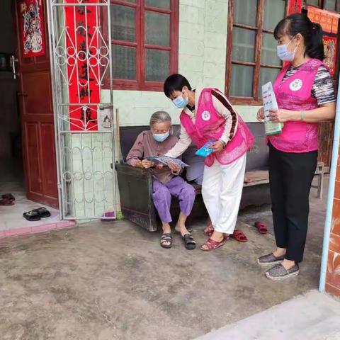 龙港社区开展“六水共治”宣传巾帼志愿服务活动