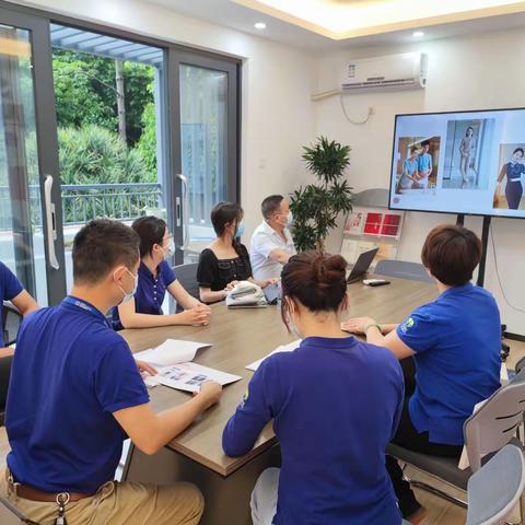 洪湖公园开展物管新工服试点工作汇报