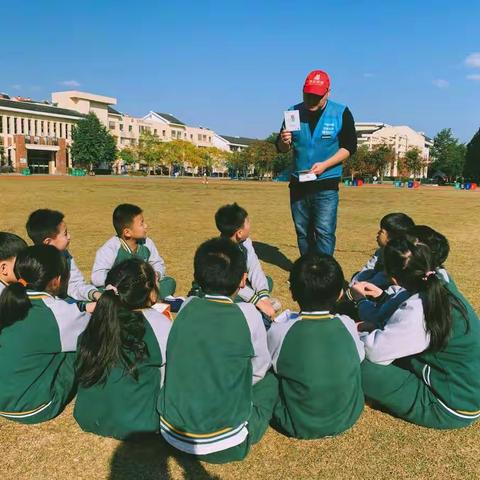 垃圾分类我接力，趣味竞赛比分类——记城东小学三年段小飞鱼兑换活动