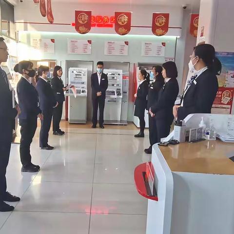 武威分行营业室全员学习《员工异常行为治理意见》